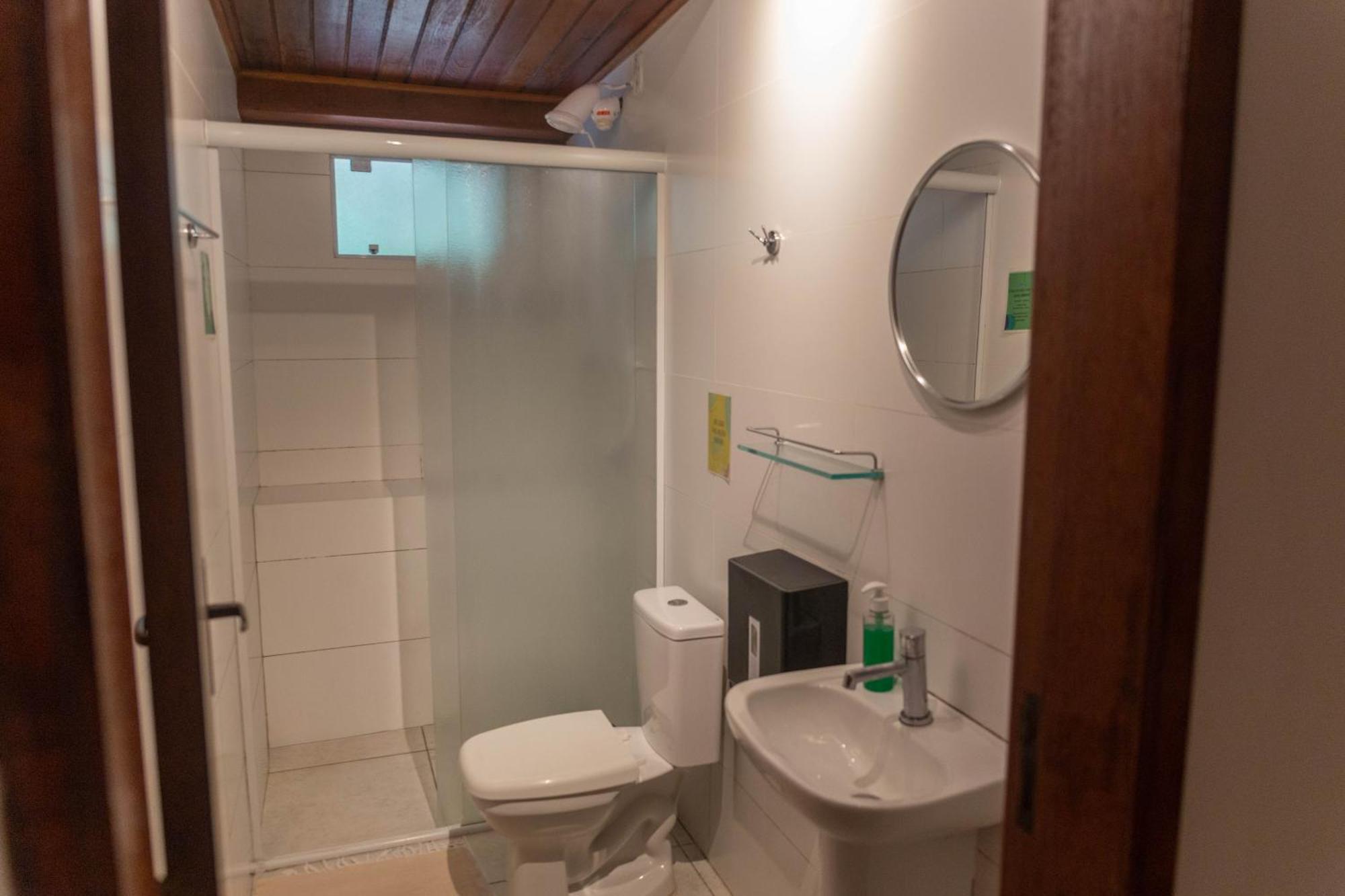 Hostal Nomades Riverside - Adventure & Coworking